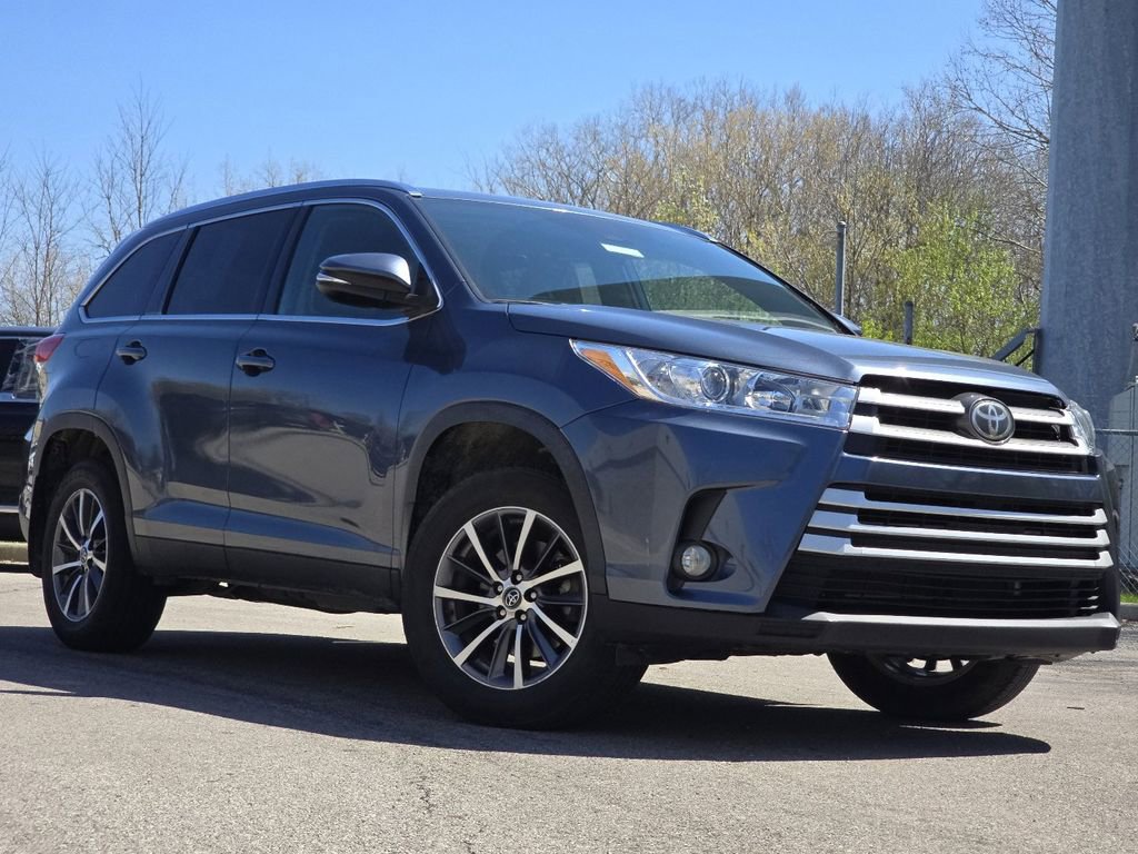Used 2019 Toyota Highlander XLE AWD/4WD image 2