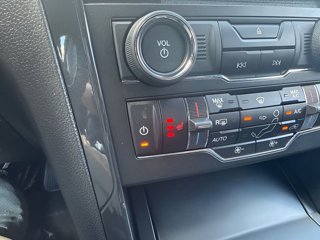 Used 2018 Ford Explorer XLT w/ Equipment Group 202A AWD/4WD image 22