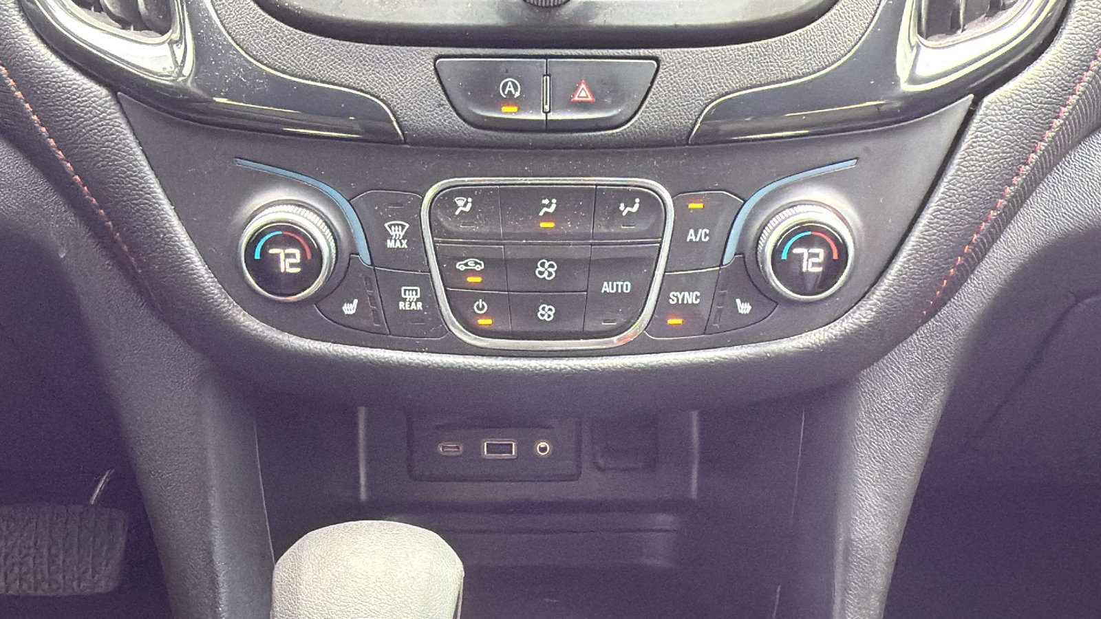 Used 2022 Chevrolet Equinox RS w/ RS Leather Package image 19