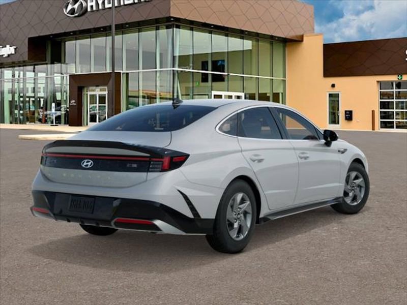 New 2026 Hyundai Sonata SE FWD image 4