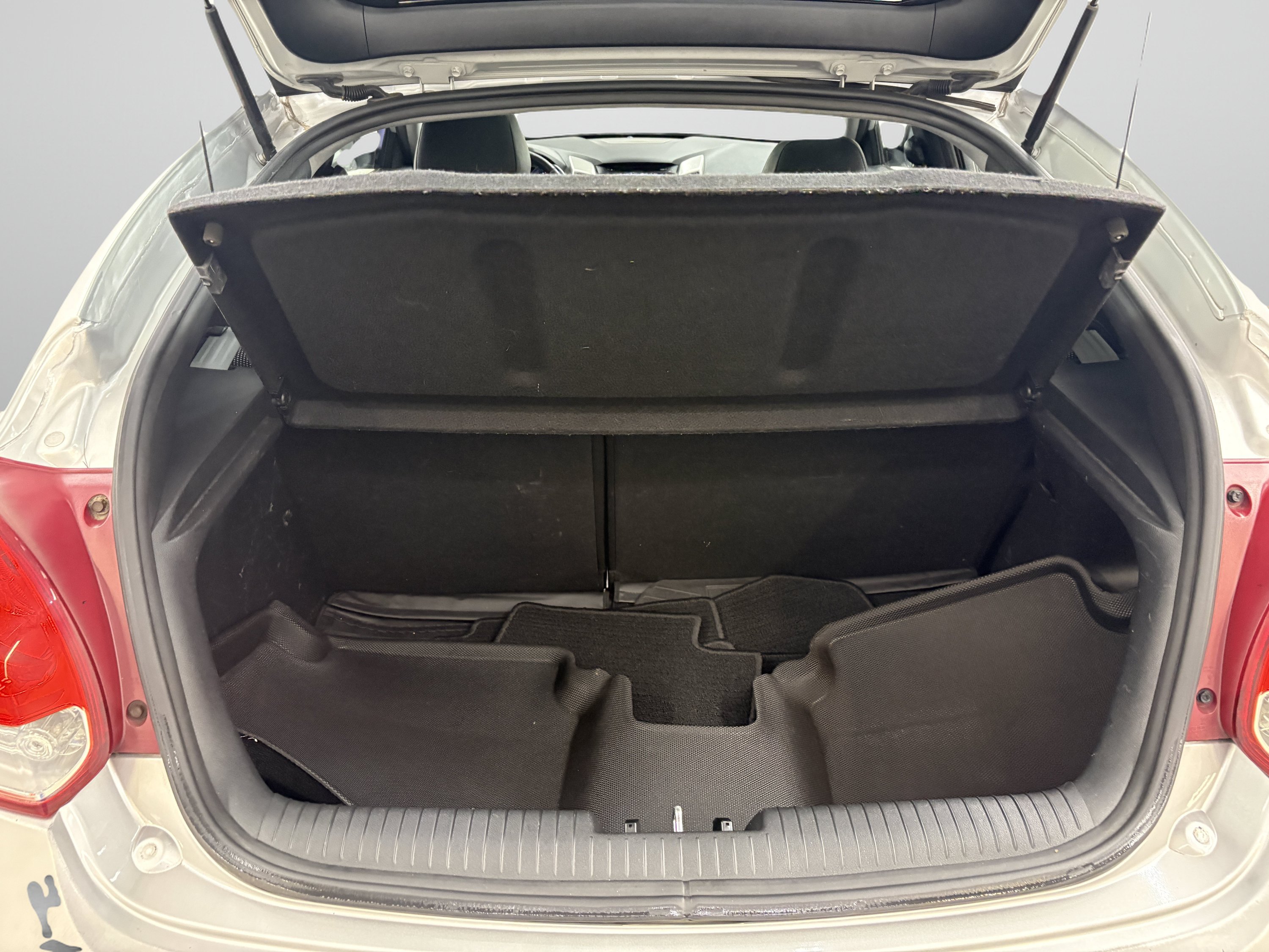Used 2013 Hyundai Veloster w/ Style Pkg FWD image 7