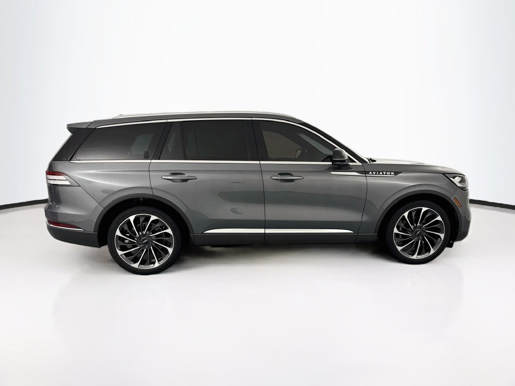 Used 2022 Lincoln Aviator Reserve w/ Equipment Group 201A RWD image 4