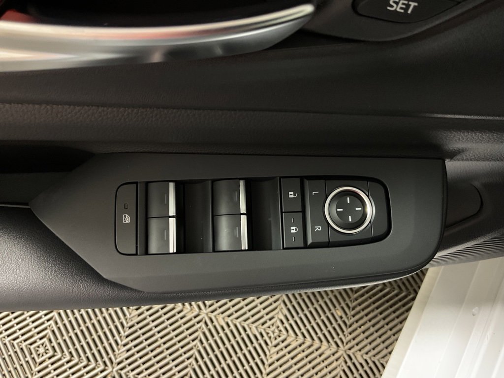 New 2025 Toyota Prius Plug-In Hybrid image 19