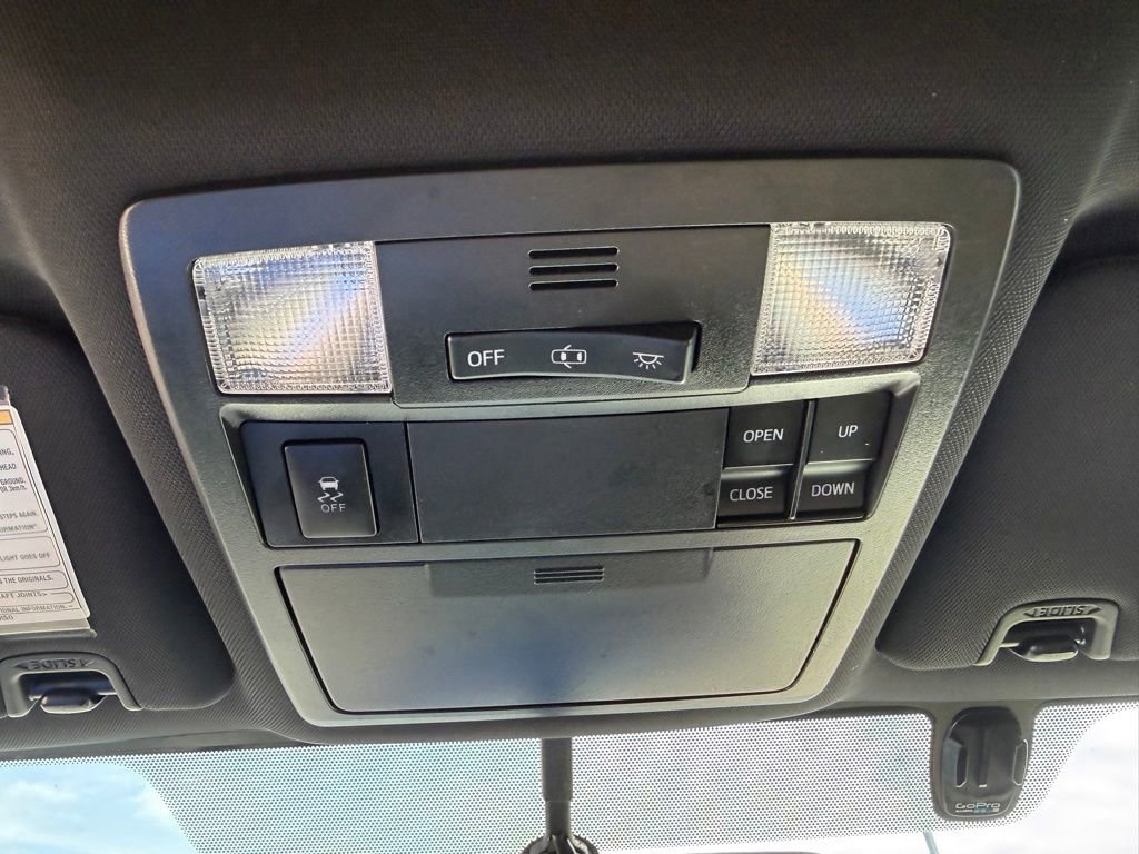 Used 2017 Toyota Tacoma TRD Sport AWD/4WD image 15