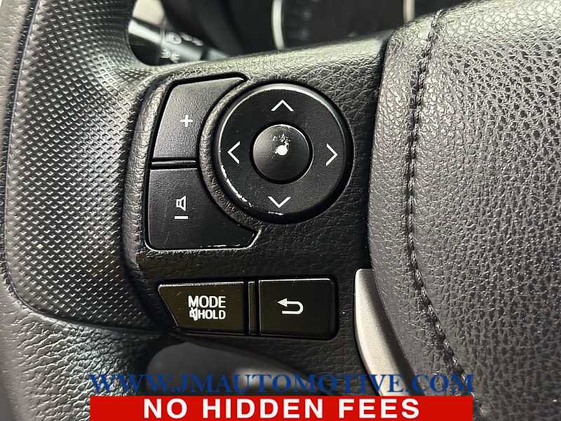 Used 2015 Toyota Corolla LE image 35