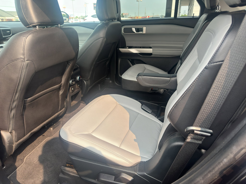 Used 2021 Ford Explorer XLT w/ Equipment Group 202A image 10