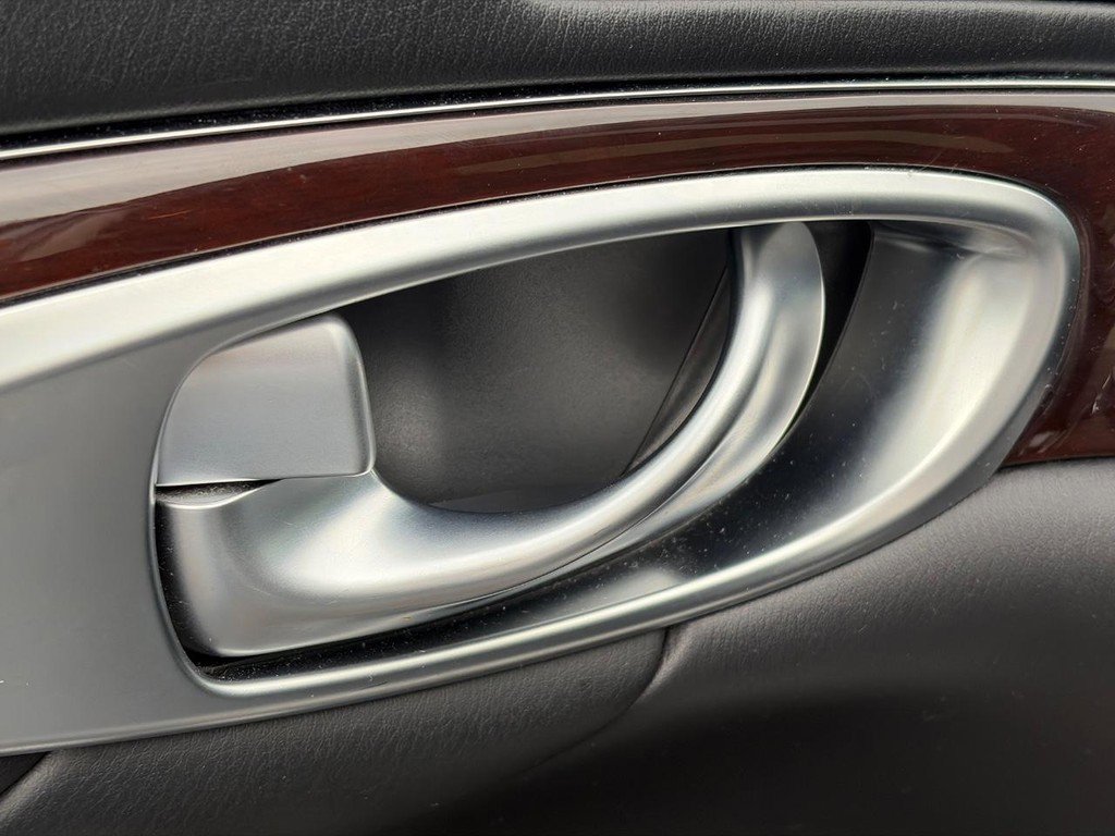 Used 2017 INFINITI Q70 L 3.7 AWD/4WD image 21