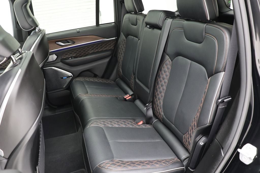 Used 2023 Jeep Grand Cherokee Summit w/ Adv Protech Group IV AWD/4WD image 11