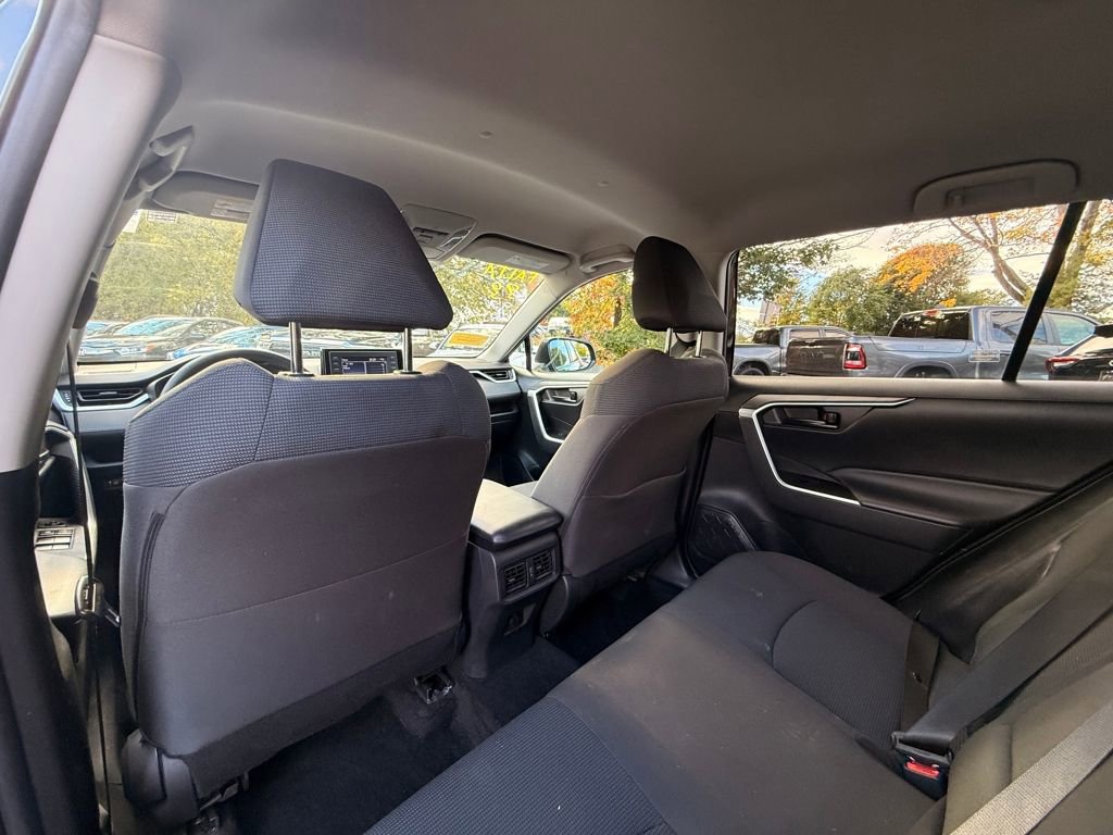 Used 2022 Toyota RAV4 LE image 16