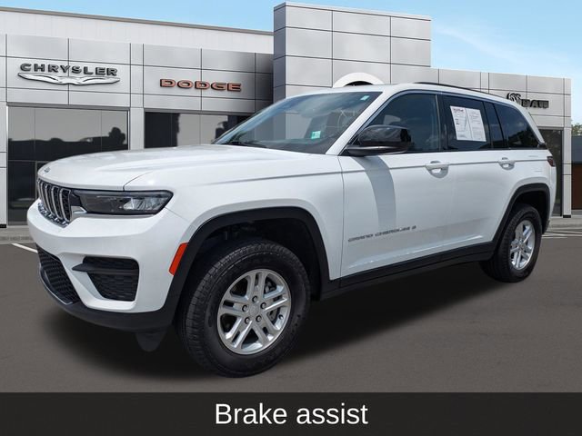 Used 2024 Jeep Grand Cherokee Laredo w/ Luxury Tech Group I AWD/4WD image 8