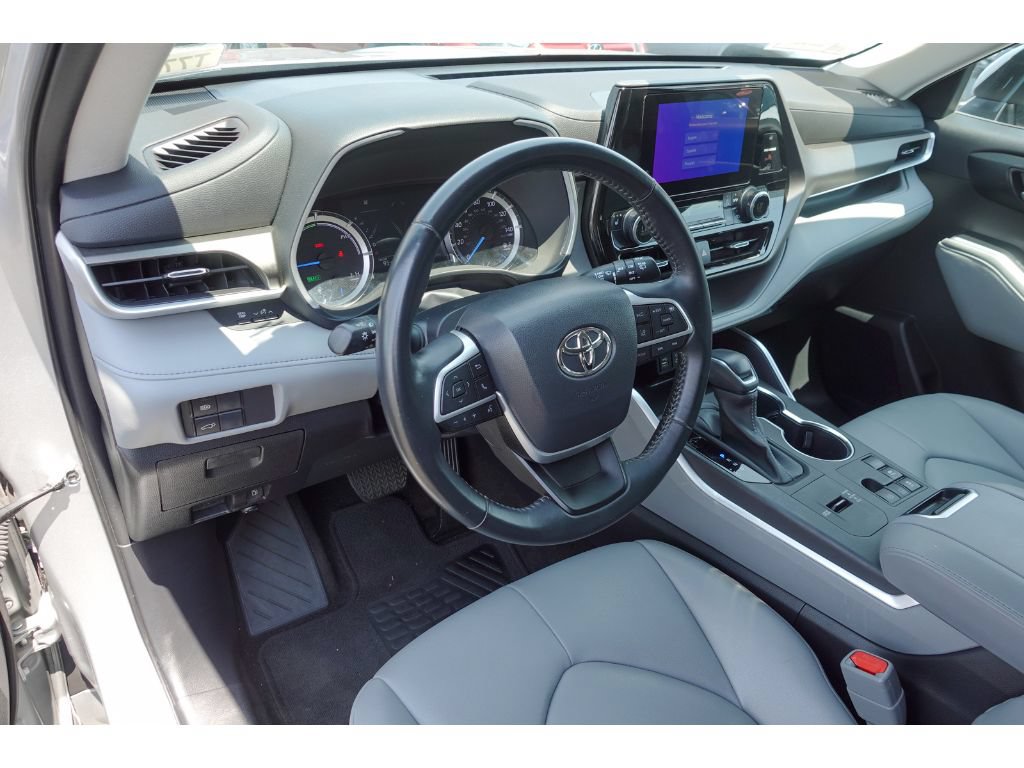 Used 2023 Toyota Highlander XLE FWD image 10