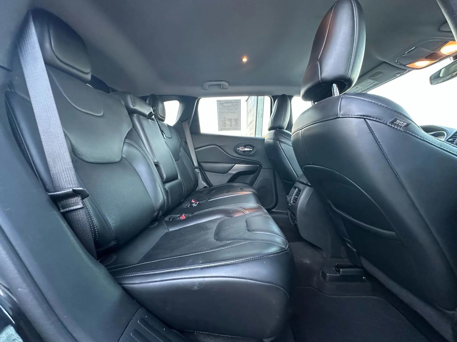 Used 2020 Jeep Cherokee Limited image 16