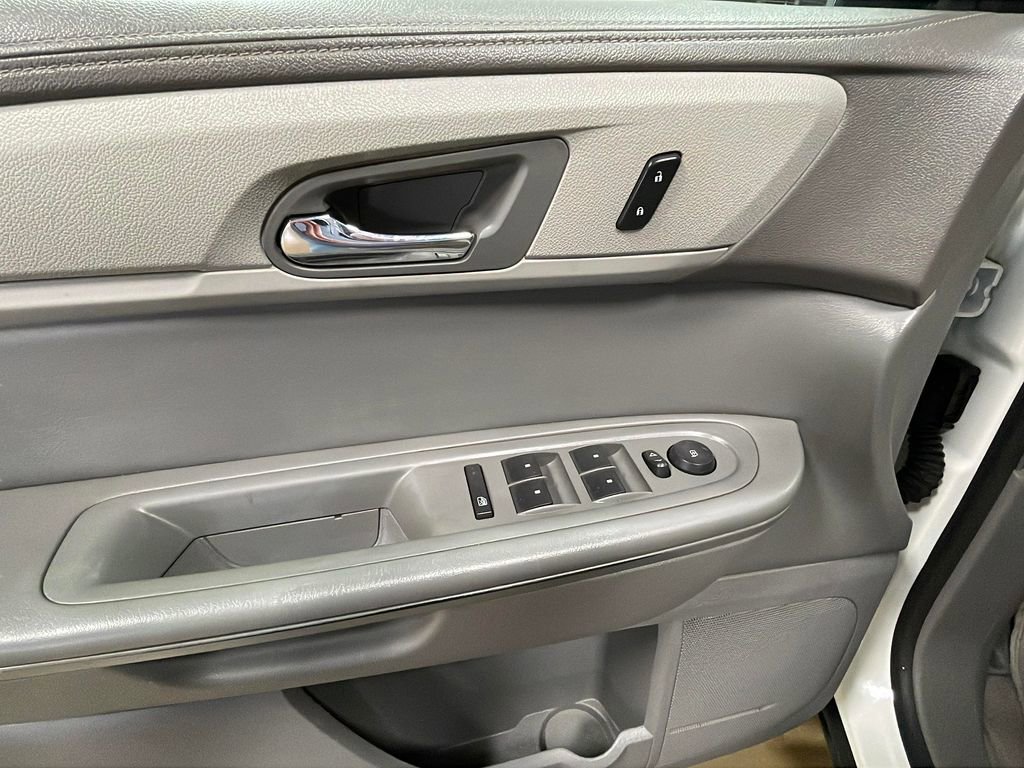 Used 2014 Chevrolet Traverse LS FWD image 9