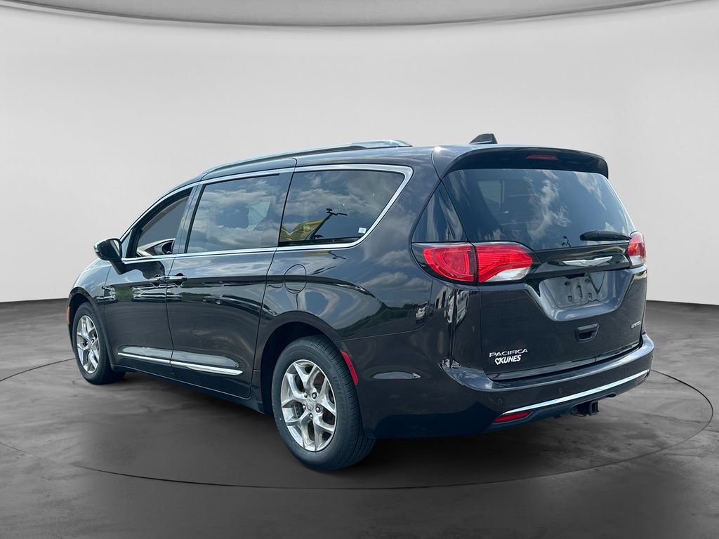 Used 2017 Chrysler Pacifica Limited w/ UConnect Theater Package FWD image 7