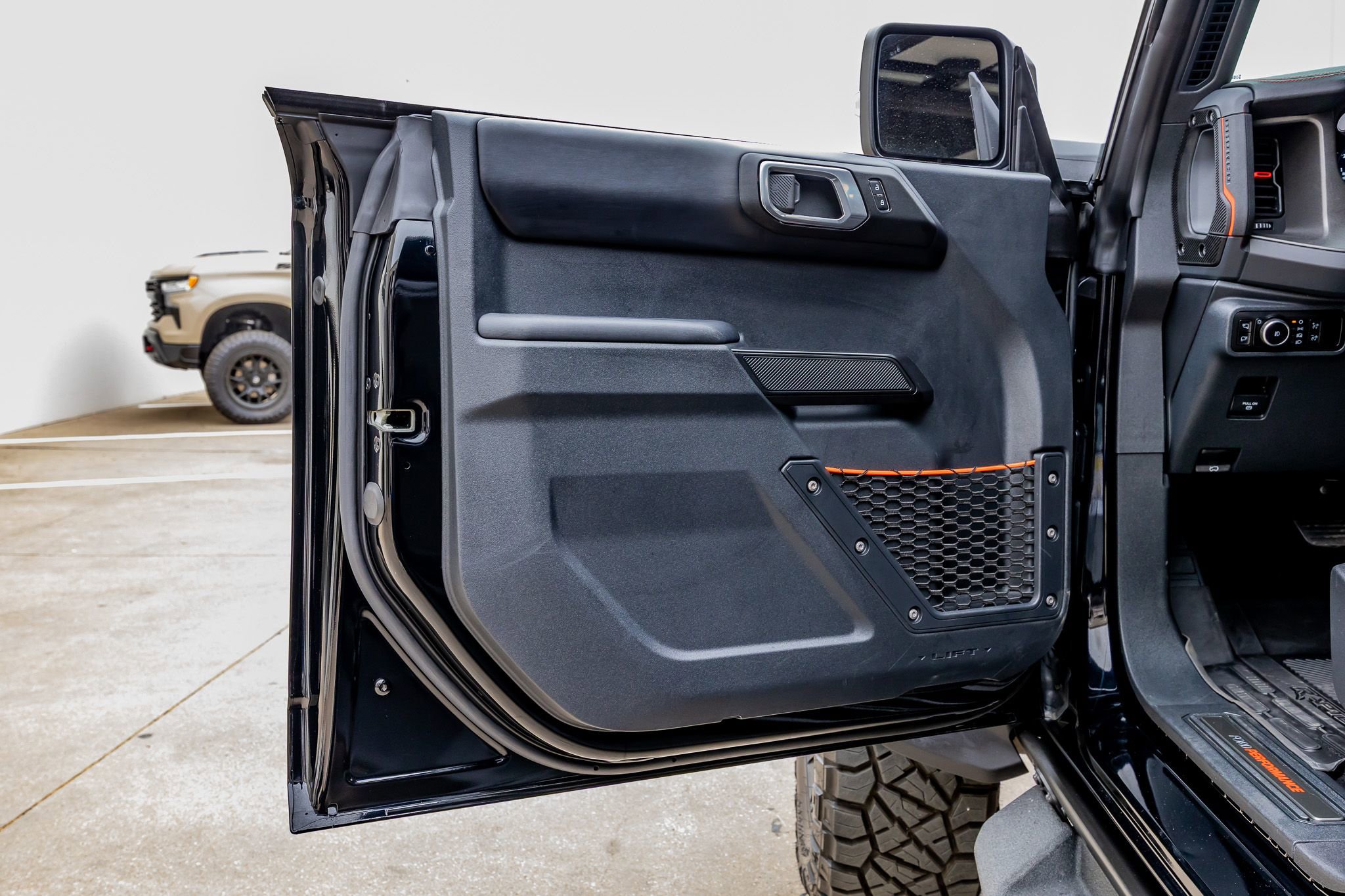Used 2025 Ford Bronco Raptor AWD/4WD image 37