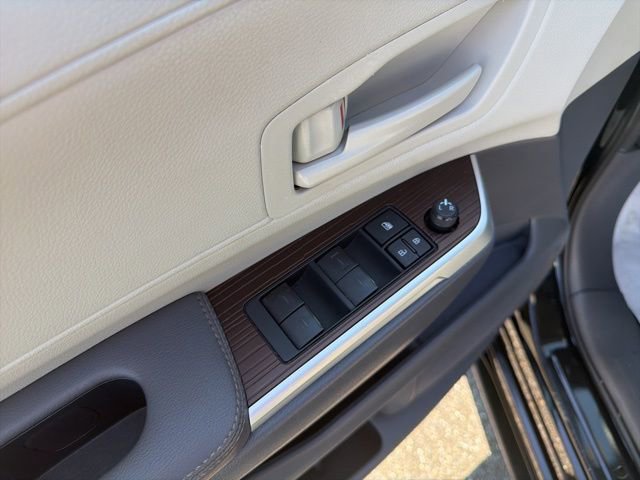 Used 2023 Toyota Sienna LE AWD/4WD image 12