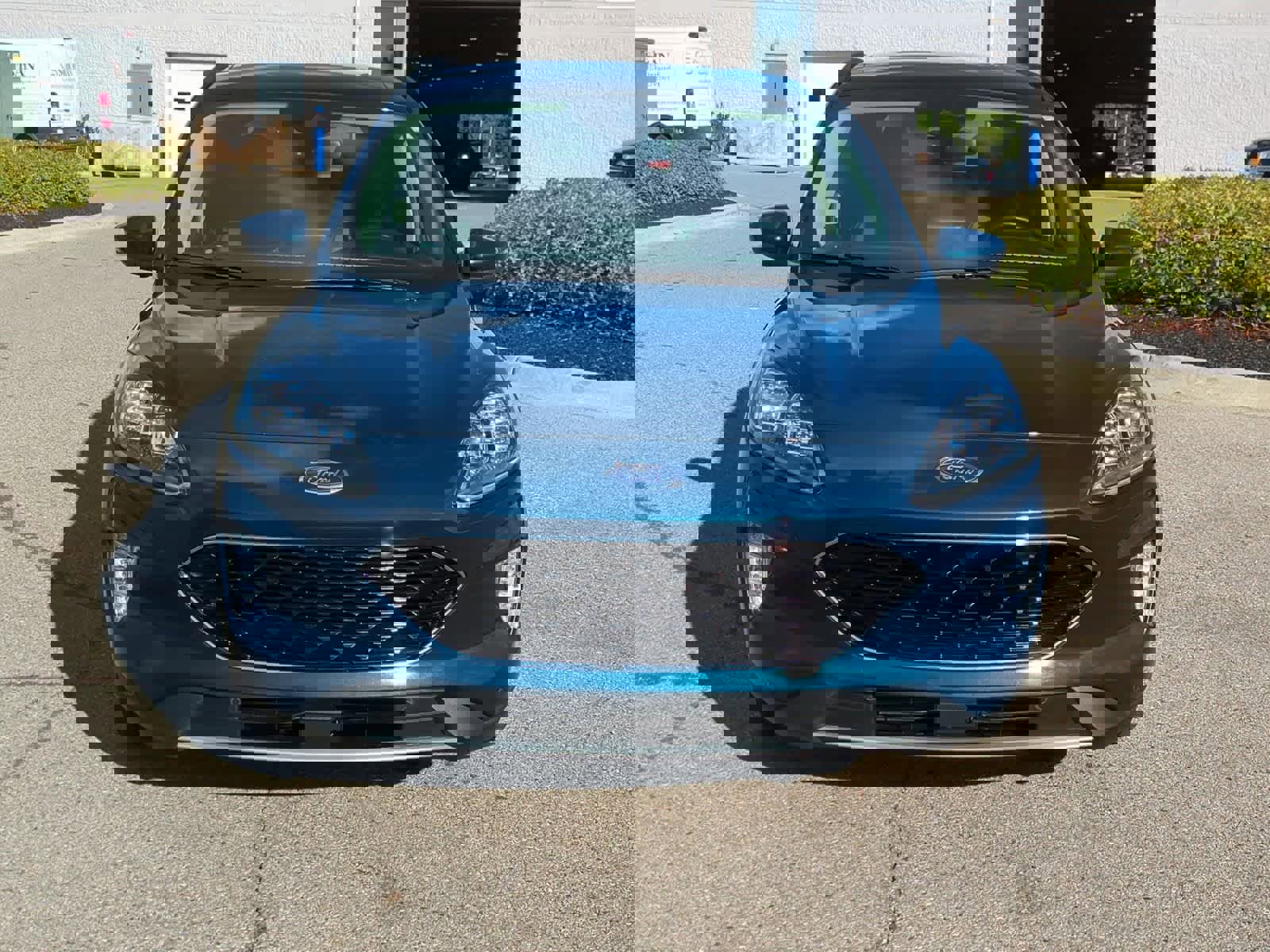 Used 2020 Ford Escape Titanium image 3