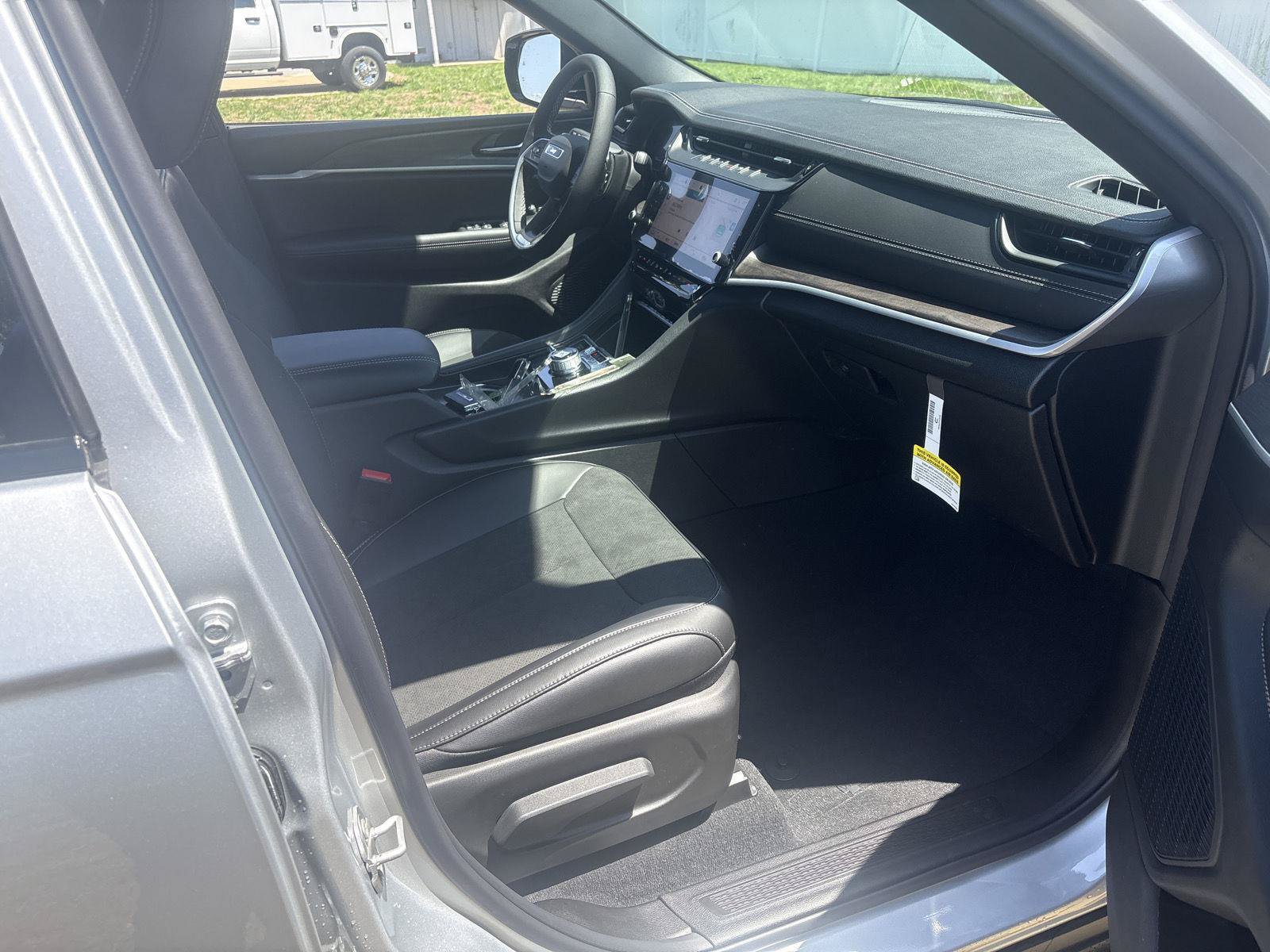 New 2026 Jeep Grand Cherokee L 4WD image 15