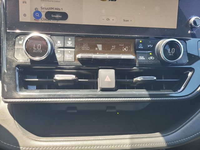 Used 2023 Toyota Highlander Limited AWD/4WD image 25