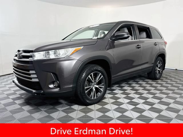 Certified 2018 Toyota Highlander Plus AWD/4WD image 3