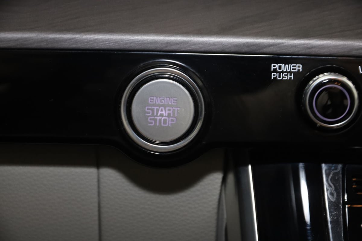 Used 2024 Kia Carnival EX FWD image 35