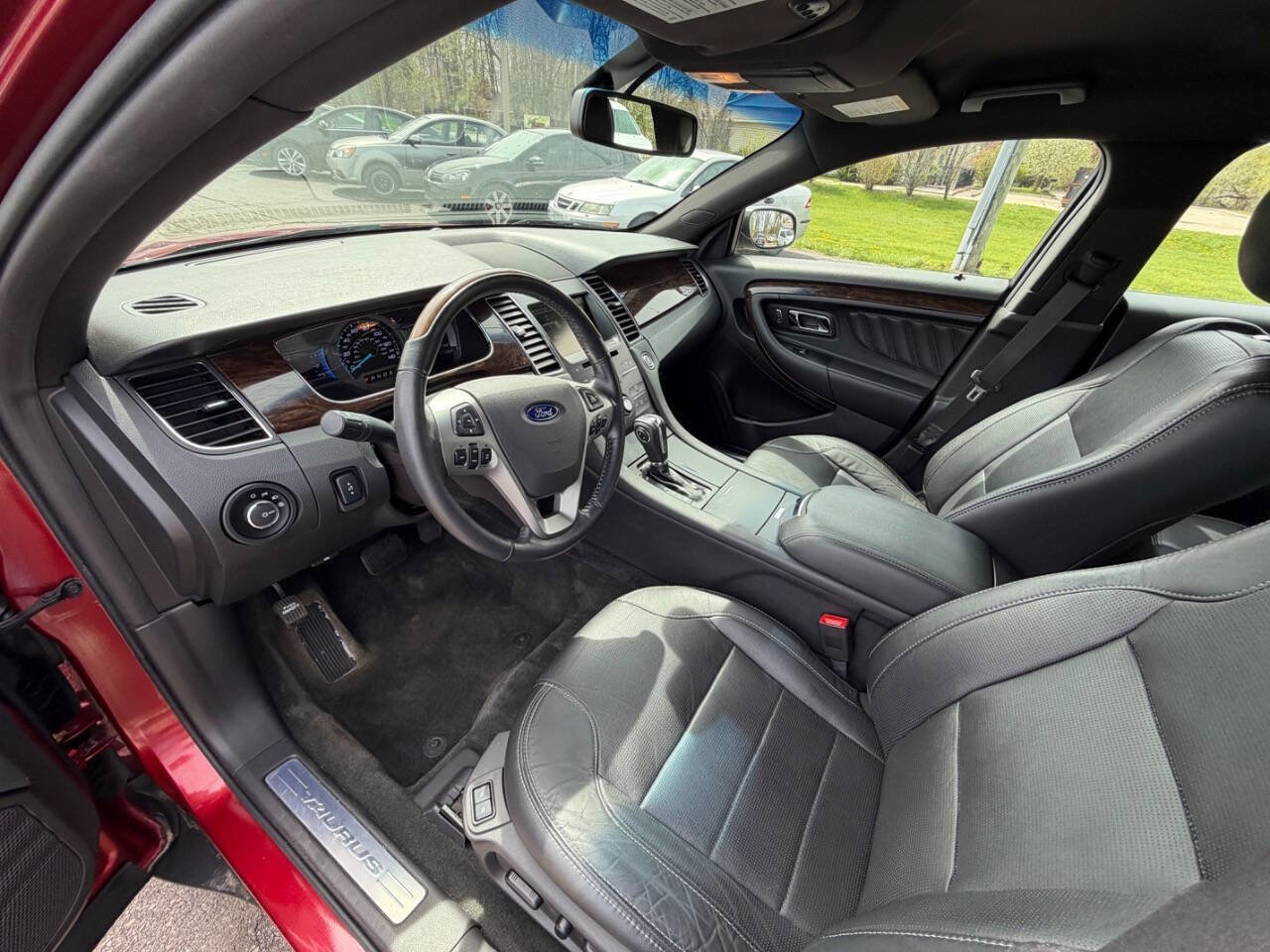 Used 2014 Ford Taurus Limited FWD image 9