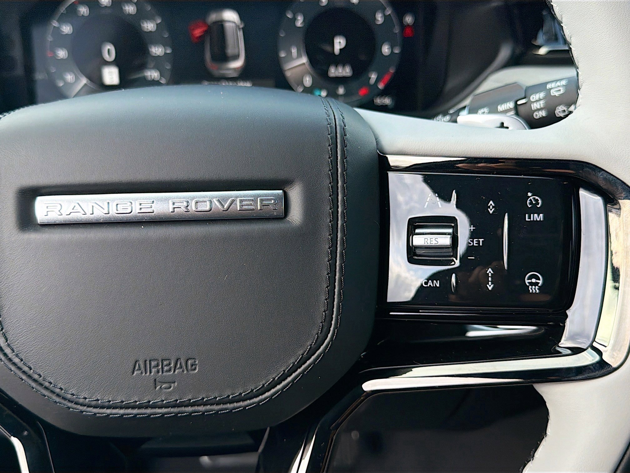 New 2026 Land Rover Range Rover Velar Dynamic SE image 38