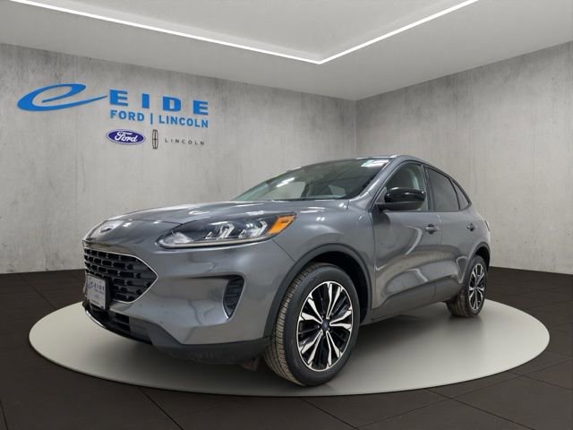 Used 2022 Ford Escape SE w/ SE Sport Appearance Package image 3
