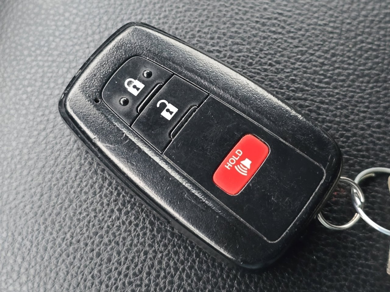 Used 2020 Toyota RAV4 XLE image 31