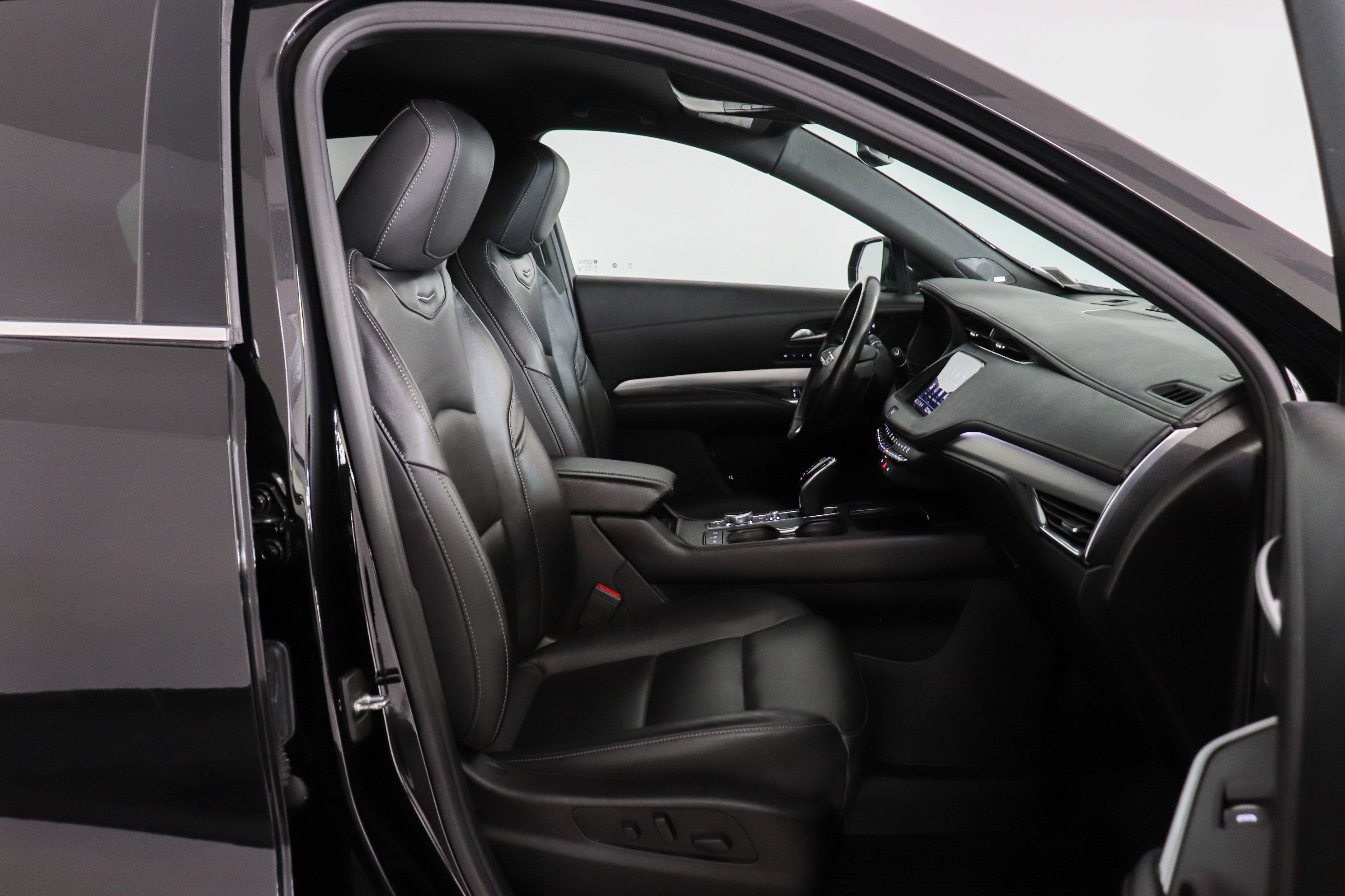 Used 2023 Cadillac XT4 Premium Luxury AWD/4WD image 17