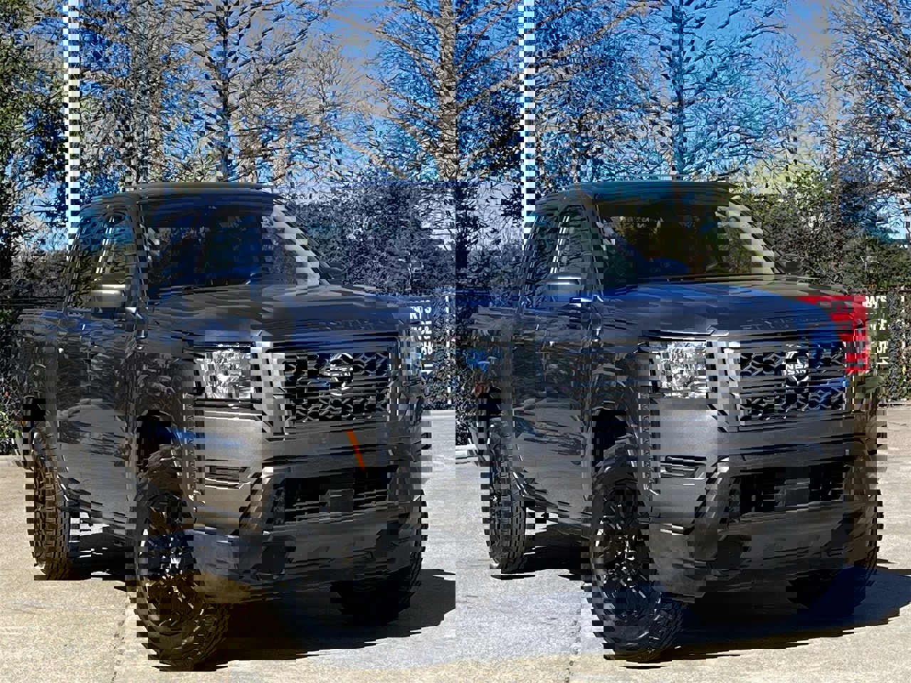 Used 2023 Nissan Frontier SV image 2