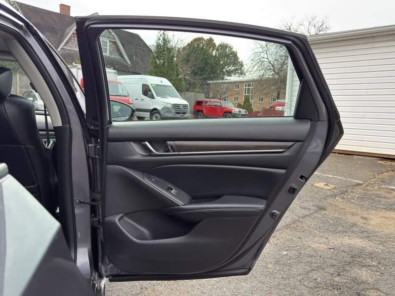 Used 2018 Honda Accord Touring image 14