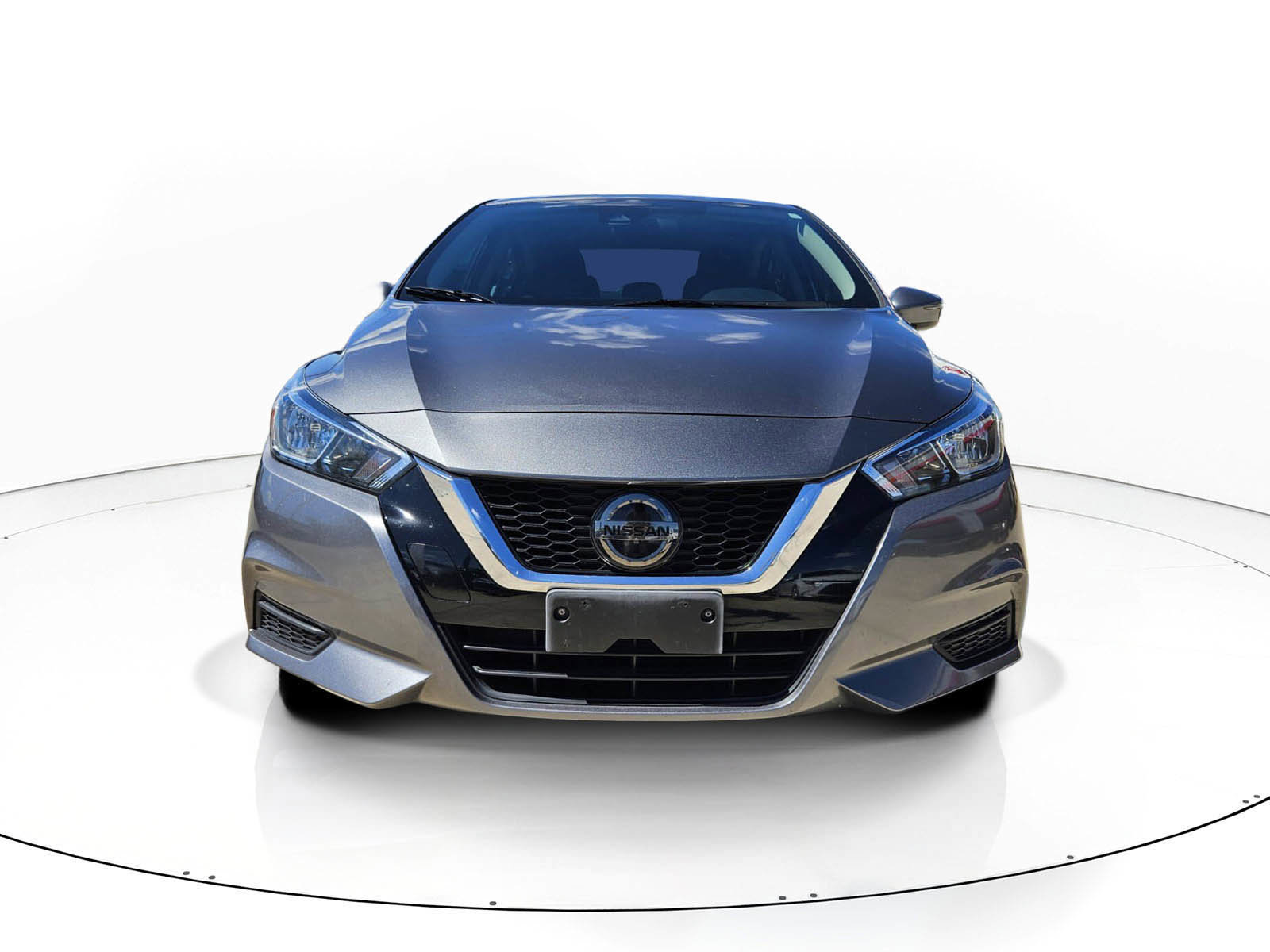 Used 2020 Nissan Versa SV image 2