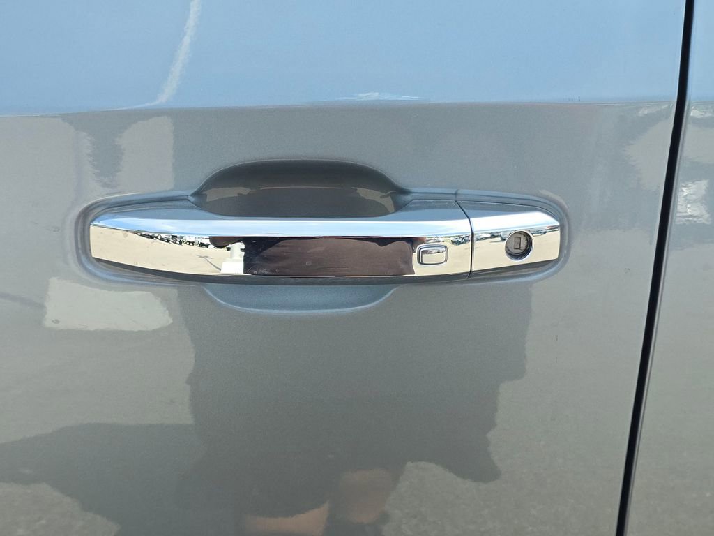 Used 2025 GMC Sierra 1500 SLT image 12