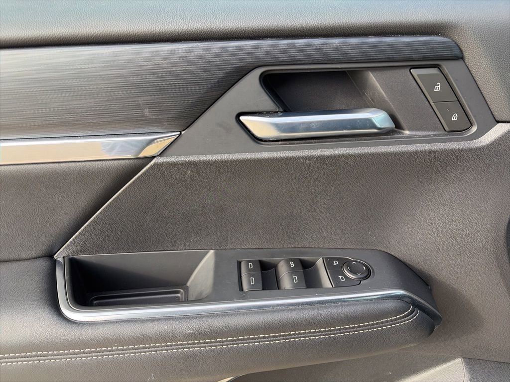 Used 2025 GMC Acadia Elevation image 15