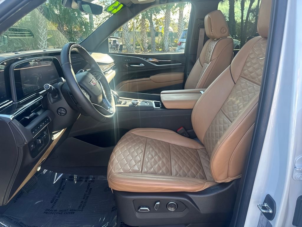 Used 2023 Cadillac Escalade Premium Luxury w/ Performance Package image 10