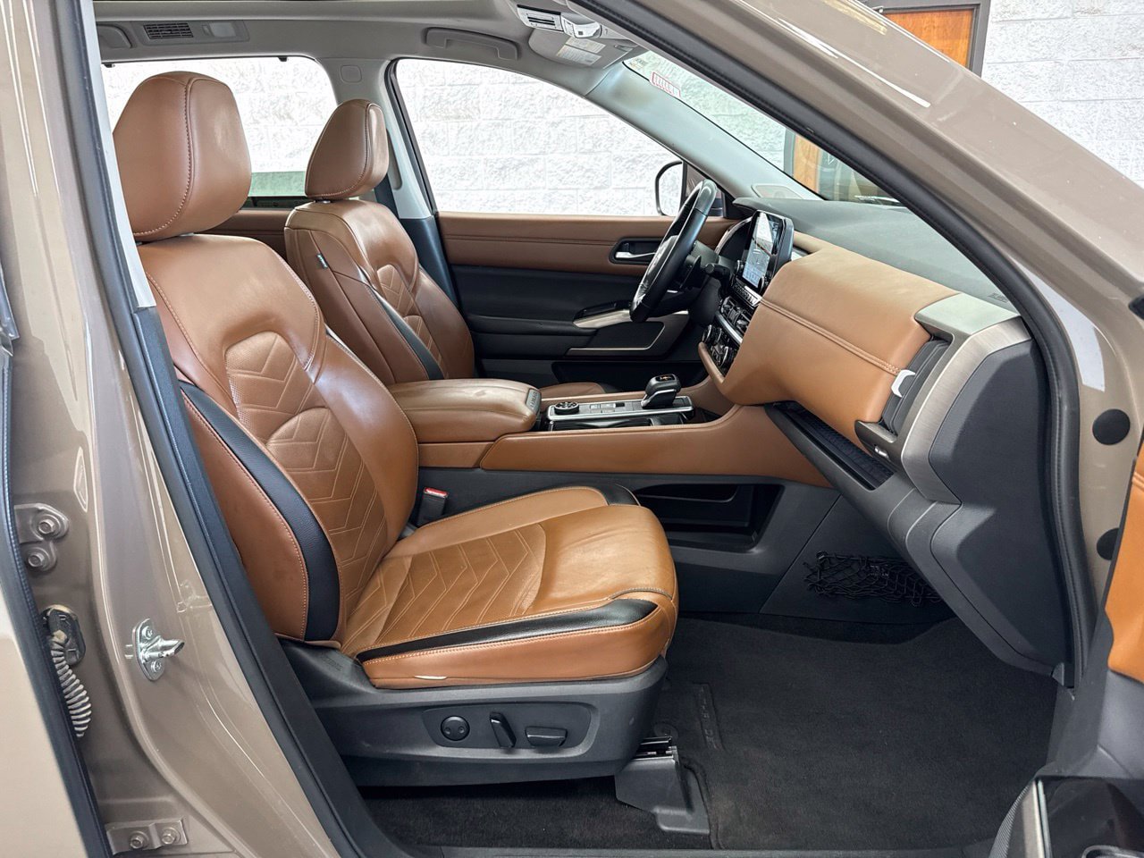 Used 2025 Nissan Pathfinder Platinum AWD/4WD image 52