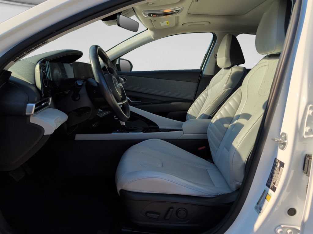 Used 2024 Hyundai Elantra Limited FWD image 16