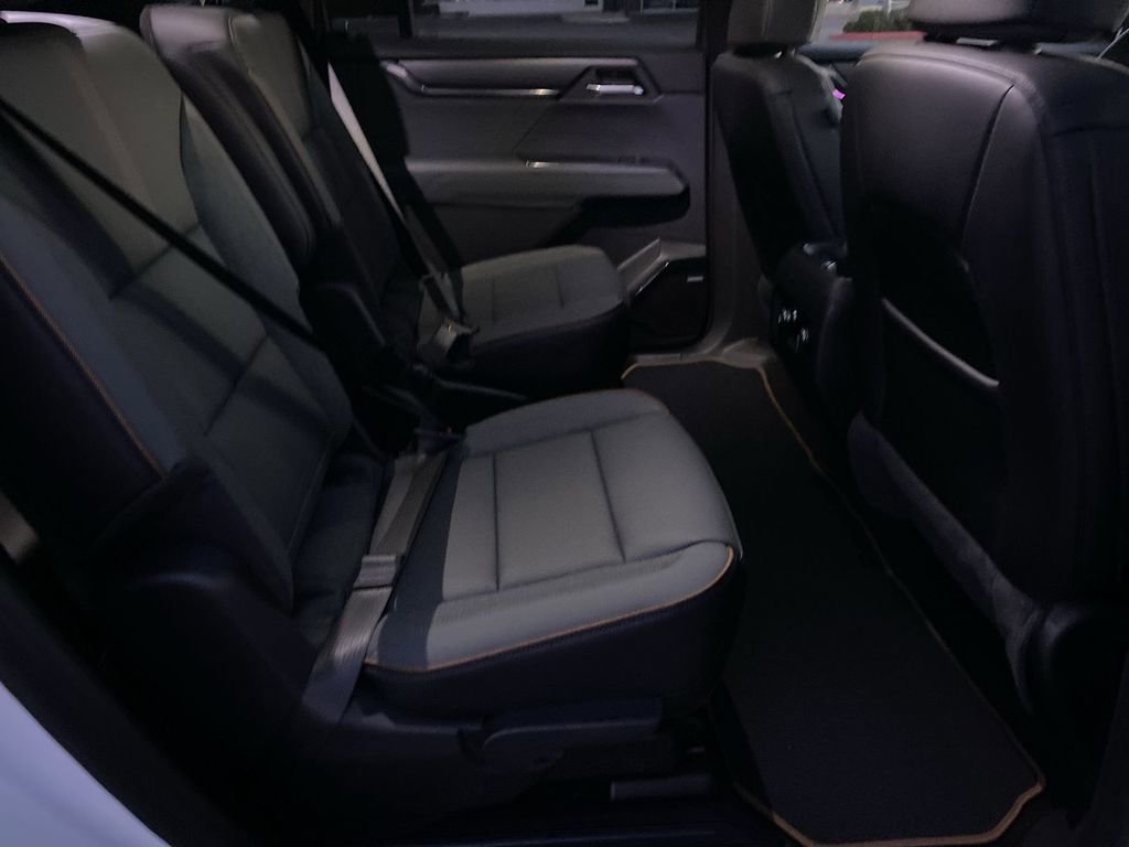 New 2026 GMC Acadia AT4 w/ Luxury Package image 40