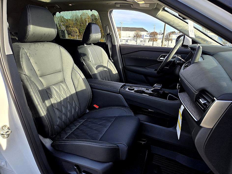 New 2026 Nissan Rogue Platinum image 13
