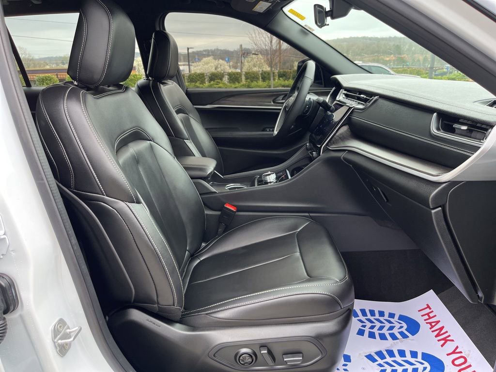 New 2025 Jeep Grand Cherokee L Limited image 29