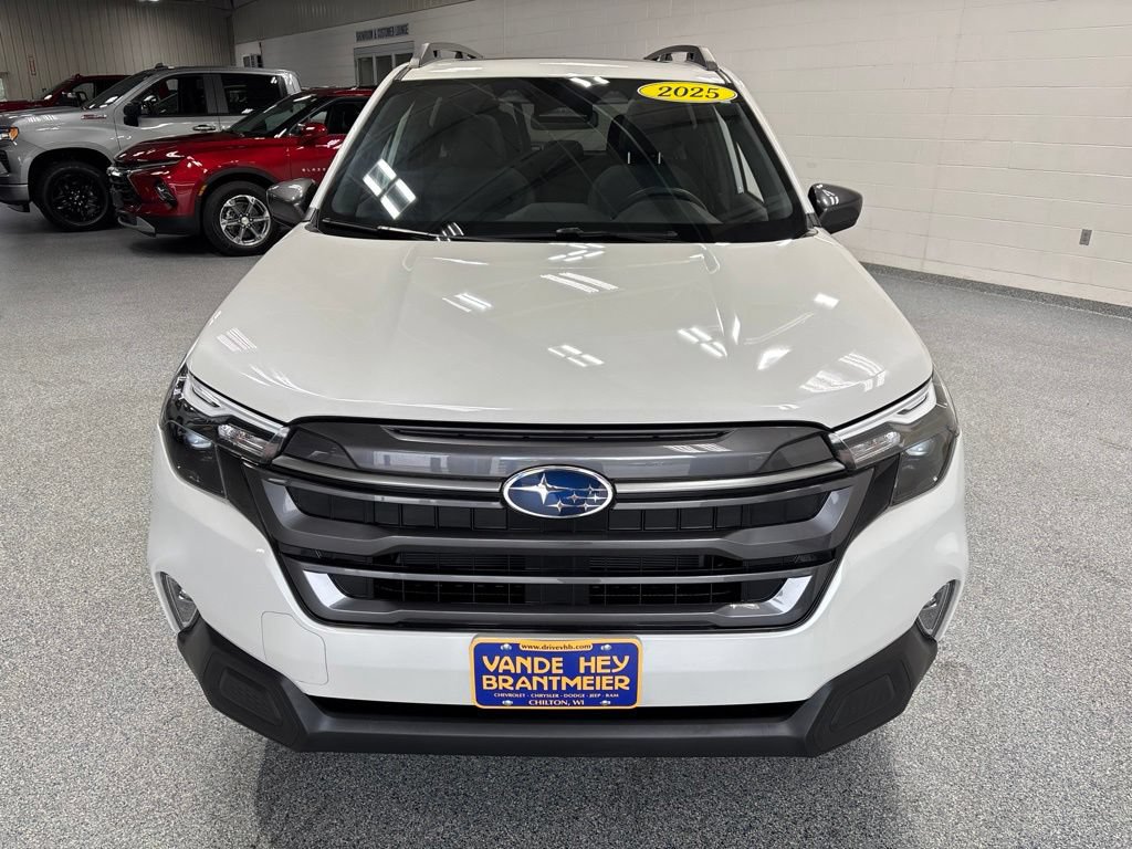 Used 2025 Subaru Forester Premium AWD/4WD image 2
