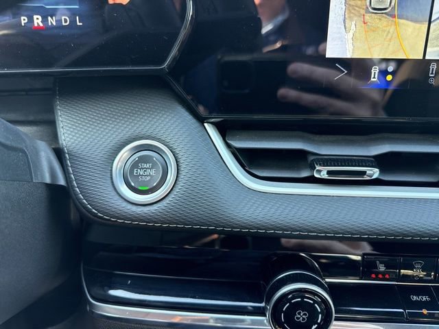 Used 2025 Chevrolet Equinox LT w/ Safety and Technology Package image 37