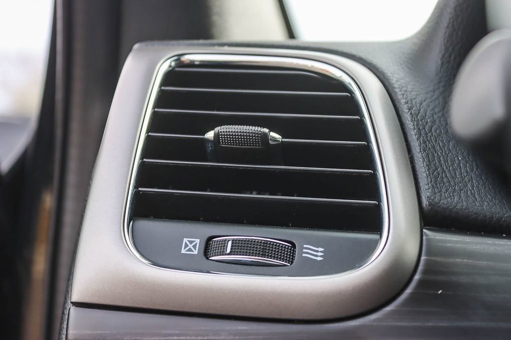 Used 2022 Jeep Grand Cherokee Laredo X image 48