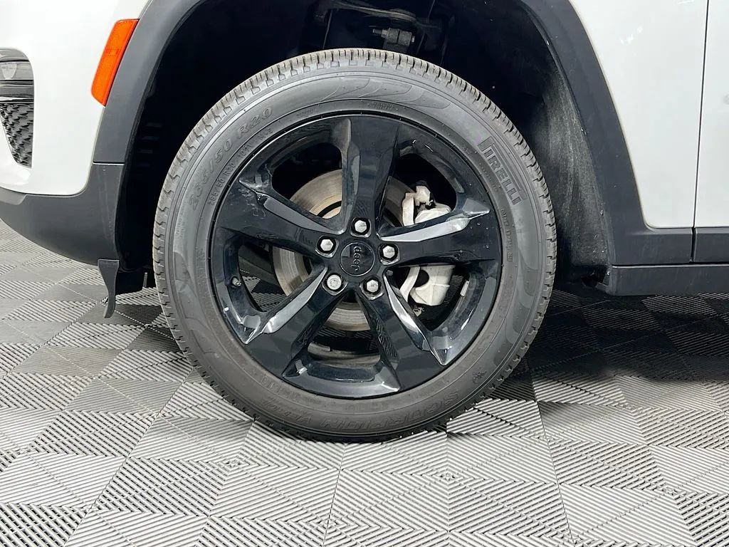 Used 2024 Jeep Grand Cherokee Limited w/ Black Appearance Package AWD/4WD image 31