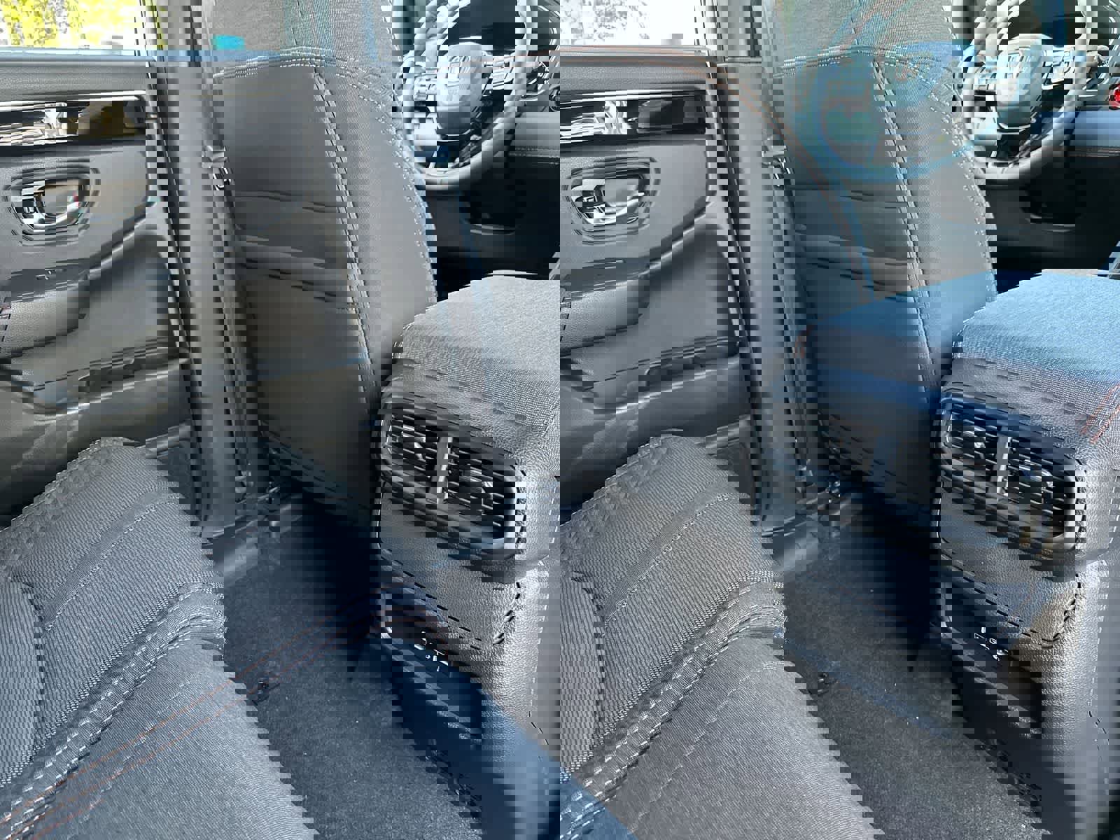 Used 2023 Honda Pilot Sport image 16