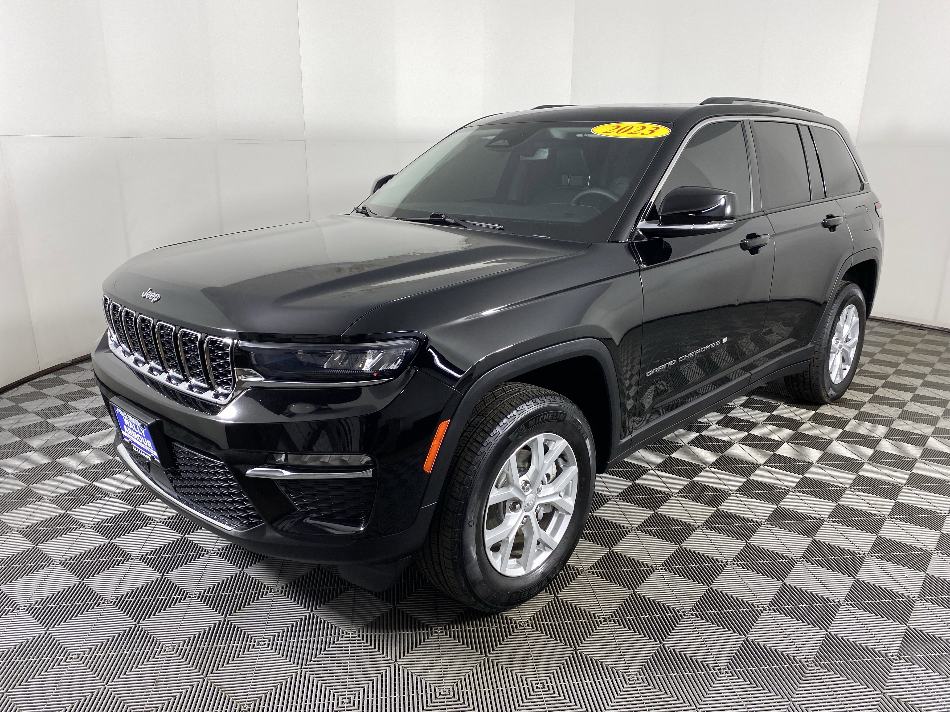 Used 2023 Jeep Grand Cherokee Limited AWD/4WD image 12