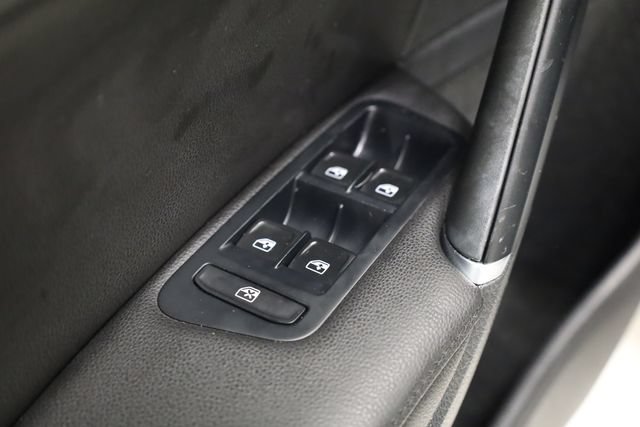 Used 2016 Volkswagen e-Golf SEL Premium FWD image 18