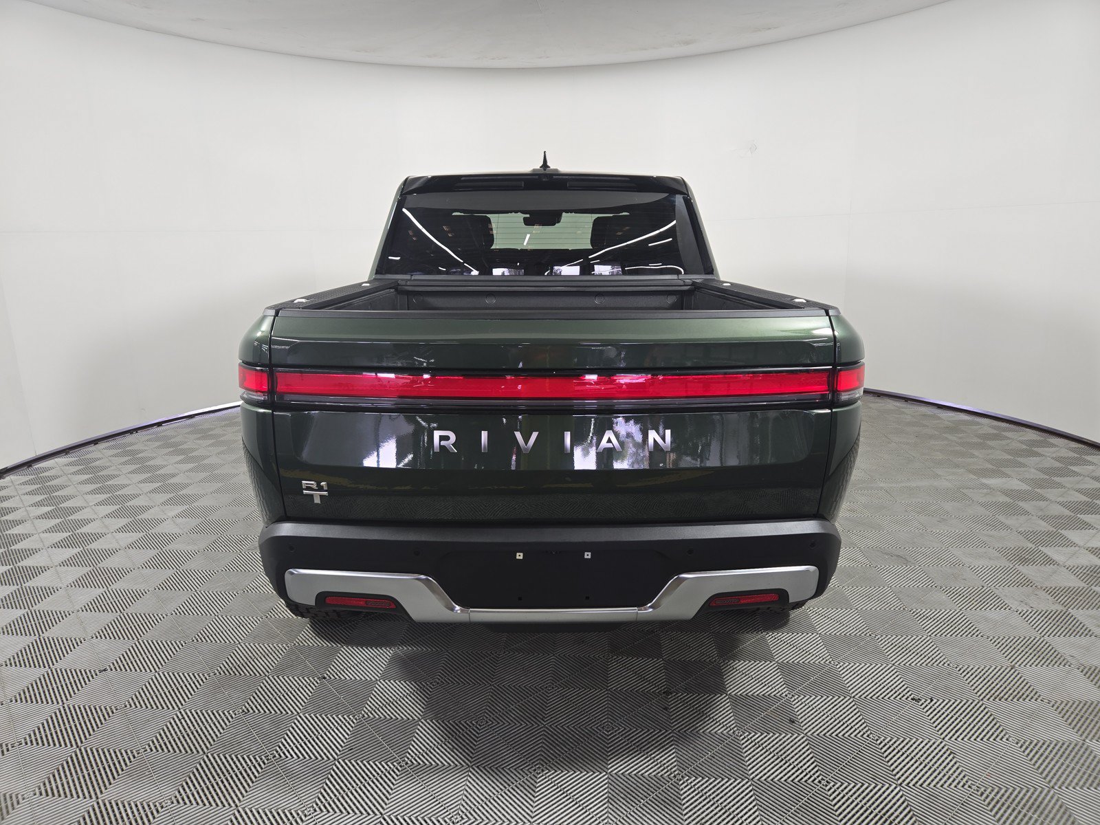 Used 2024 Rivian R1T Adventure AWD/4WD image 4