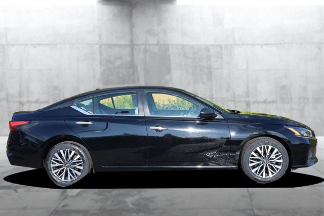 Certified 2025 Nissan Altima 2.5 SV FWD image 5